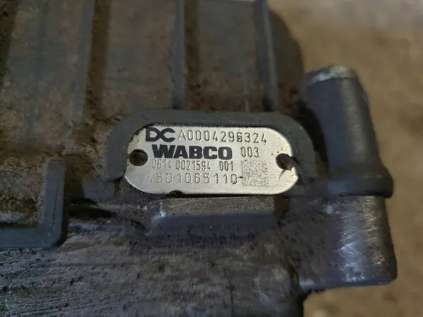 EBS Bremsmodulatorventil OEM 0004296324 EM Vorderachse image 5