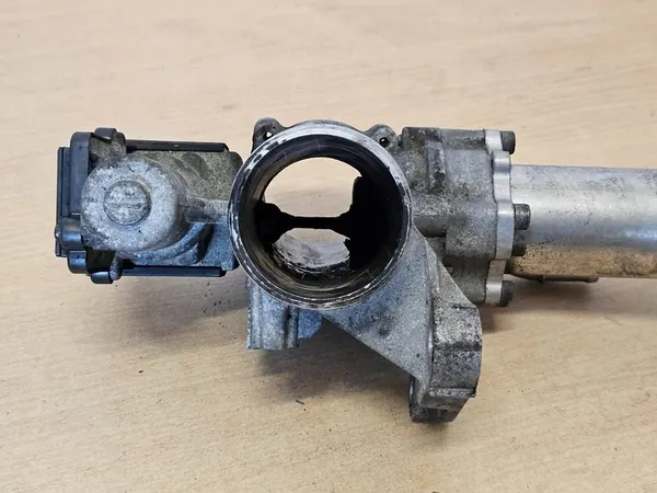 EGR-venttiili Volvo S60 S70 V70 XC90 2.4 30774812 image 4