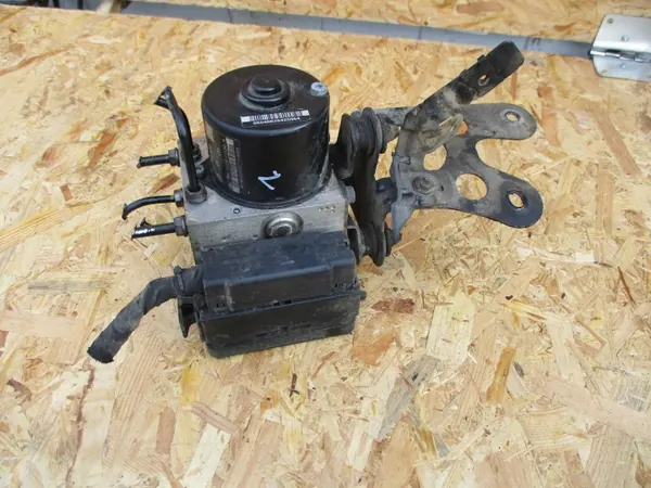 Bomba ABS usada OEM 1K0907379AC para VW Golf V image 2