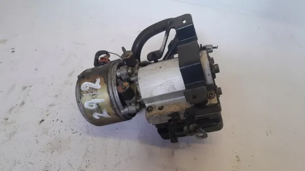 Bomba de suspensão CITROEN C5 I OEM 9636713880 image 2