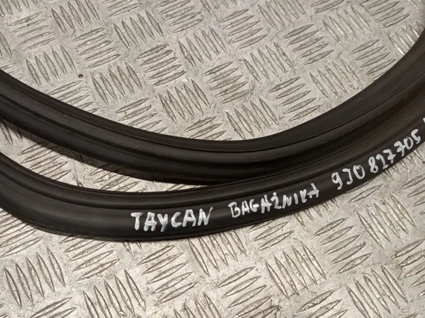 Junta de porta-malas Porsche OE 9J0827705 Taycan image 10