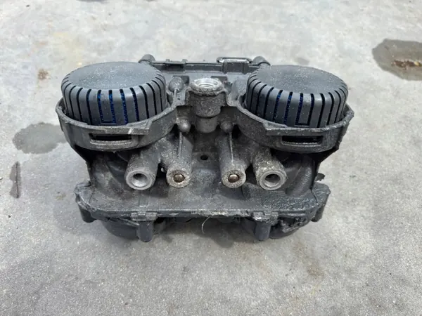 Wabco EBS-modulaattoriventtiili OEM A0004297624 Käytetty image 3