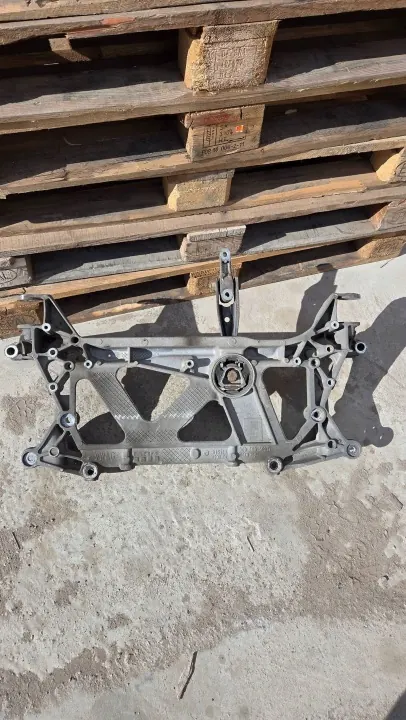 Bastidor auxiliar delantero OEM 3Q0199369D - Usado image 3