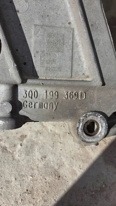 Bastidor auxiliar delantero OEM 3Q0199369D - Usado image 4