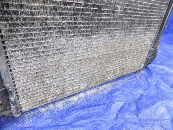 Radiador dianteiro completo VW Caddy Touran 1T image 4