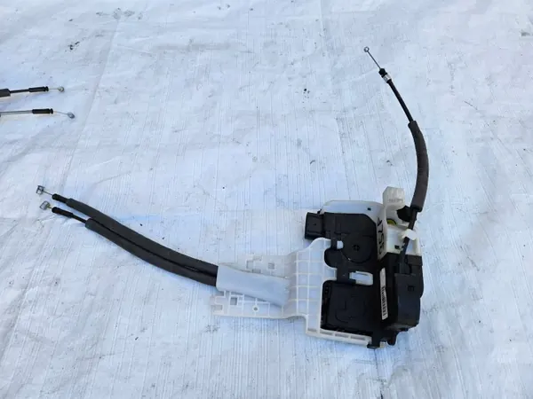 OEM 81310-2Y000 Linker Voorportierslot voor Hyundai IX35 image 2