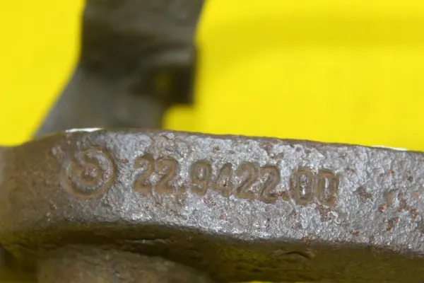 OEM 22942200 Suporte Amortecedor Direito Dianteiro - Usado image 6
