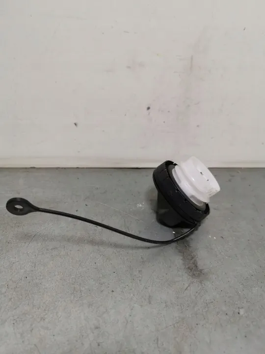 Subaru Kraftstofftankdeckel OEM FBZ14183 - Gebraucht image 3