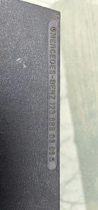 Zijkap dashboard Mercedes W123 OEM 1236880806 image 6