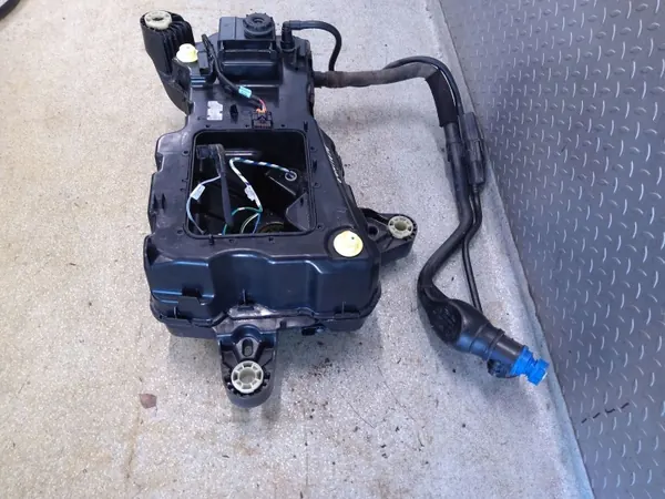 Citroen Berlingo IV Tanque AdBlue OEM 9817601880 image 10