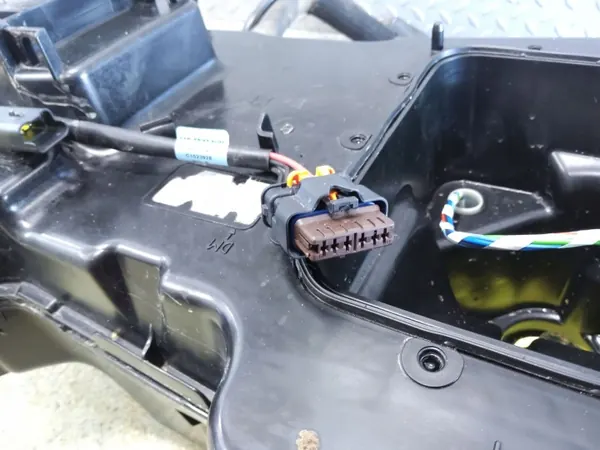 Citroen Berlingo IV Tanque AdBlue OEM 9817601880 image 4