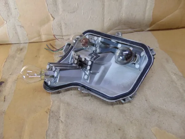 Insert phare arrière Audi OE 8E9945257B A4 B7 Break image 2