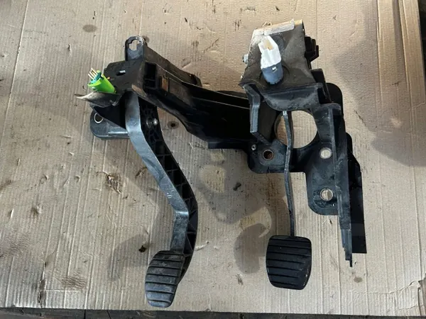 Rempedaal basis Renault Master III OEM 070108 image 2