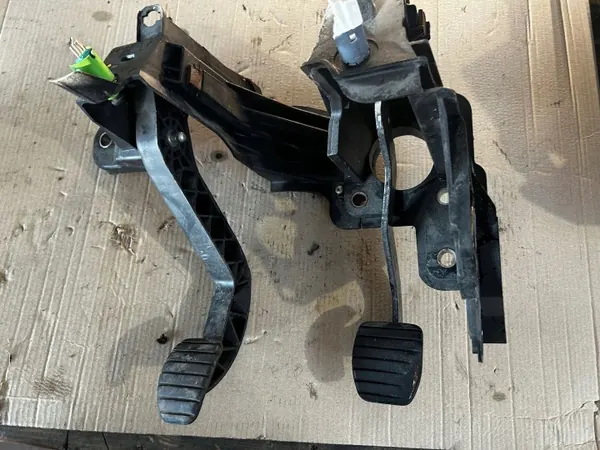 Rempedaal basis Renault Master III OEM 070108 image 3