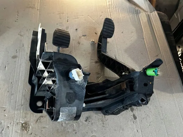 Rempedaal basis Renault Master III OEM 070108 image 5