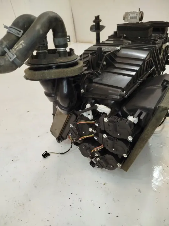 Calefactor VW Touareg 7P OEM 7P1820005L Usado image 5