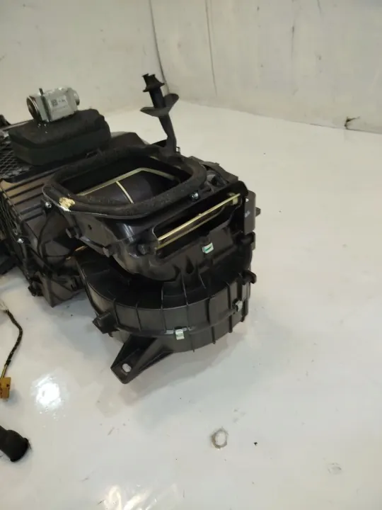 Calefactor VW Touareg 7P OEM 7P1820005L Usado image 6