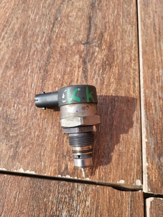 Soupape de pression carburant Jeep Cherokee KK OEM 0281002829 image 2