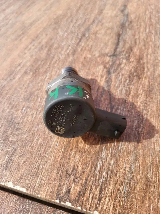 Soupape de pression carburant Jeep Cherokee KK OEM 0281002829 image 4