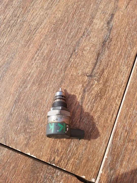 Soupape de pression carburant Jeep Cherokee KK OEM 0281002829 image 5