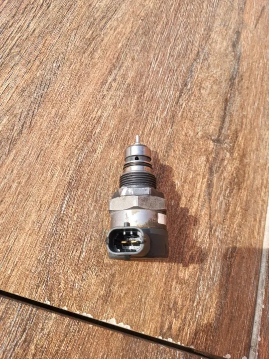 Soupape de pression carburant Jeep Cherokee KK OEM 0281002829 image 6