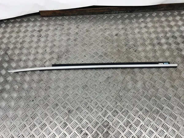 Audi RS5 Coupé oikea ikkunalista OEM 8T0853284D image 2