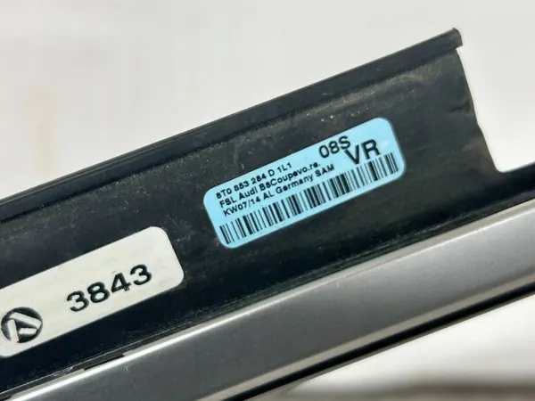 Audi RS5 Coupé oikea ikkunalista OEM 8T0853284D image 10