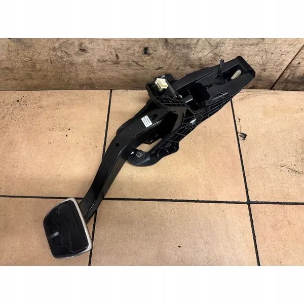 Pédale de Frein BMW OEM 6874289 - État Utilisé image 2
