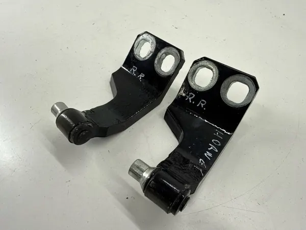 Dodge Hornet achterdeurscharnier rechts OEM 68606852AA image 3