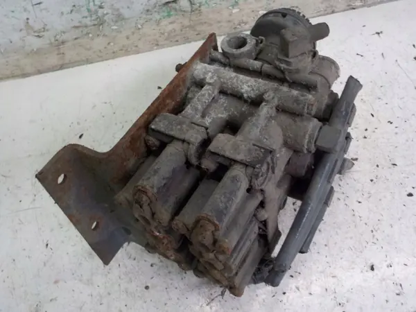 DAF 105 ECAS Valve 6x2 Used image 2