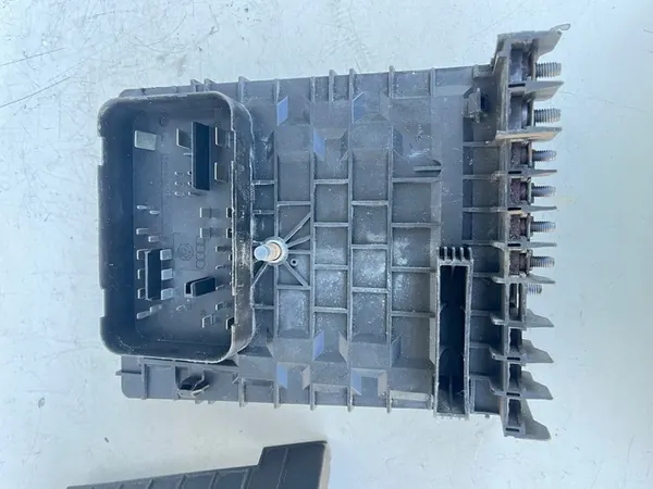 Caixa de Fusíveis 1K0937125B Audi VW Skoda image 4