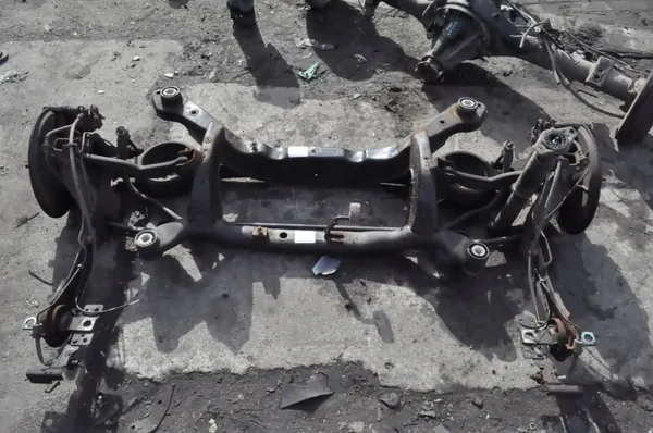 Ford Mondeo MK4 Taka-Akselipalkki OEM 422237 image 2