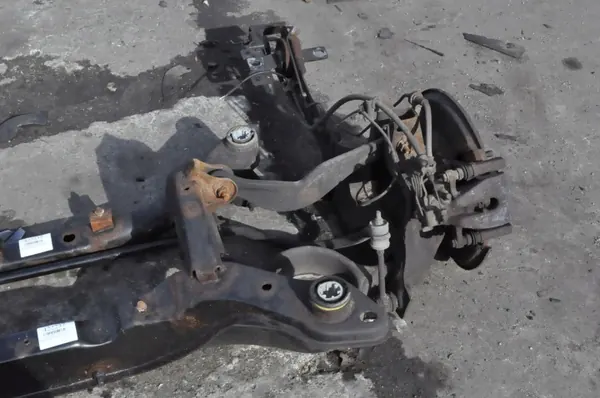 Ford Mondeo MK4 Taka-Akselipalkki OEM 422237 image 10