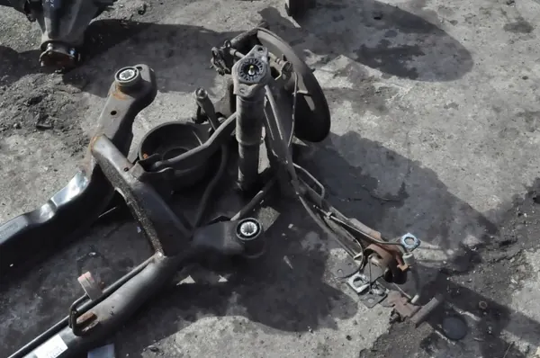 Ford Mondeo MK4 Taka-Akselipalkki OEM 422237 image 4