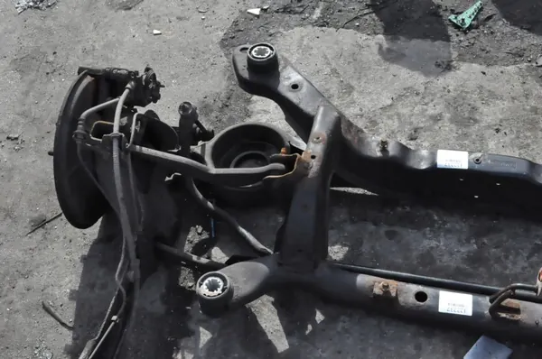 Ford Mondeo MK4 Taka-Akselipalkki OEM 422237 image 7