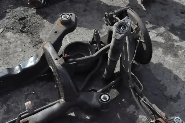 Ford Mondeo MK4 Taka-Akselipalkki OEM 422237 image 8