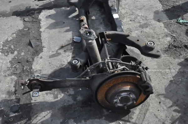 Ford Mondeo MK4 Taka-Akselipalkki OEM 422237 image 9