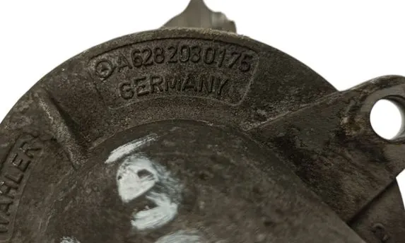 Carcasa del termostato Mercedes ML W163 W211 W220 4.0 CDI A6282030175 image 2