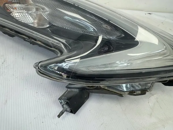 Oikea Etuvalaisin 26120BV80C Nissan Juke F15 2016 image 4