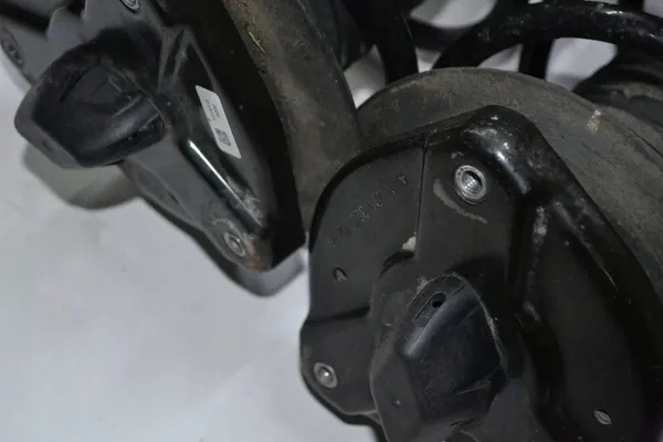 Ammortizzatore anteriore destro Mercedes-Benz C W204 2.2 CDI OEM image 4