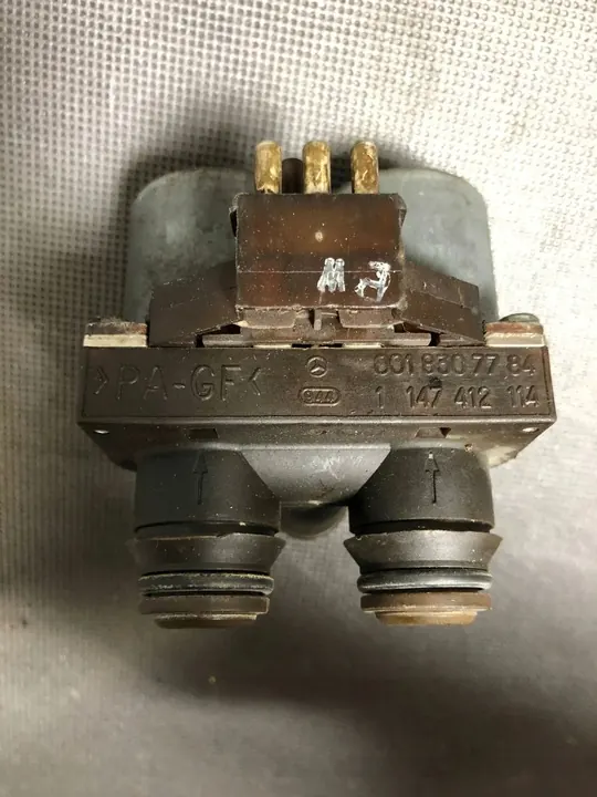 Válvula de control de refrigerante Mercedes A0018307784 image 3