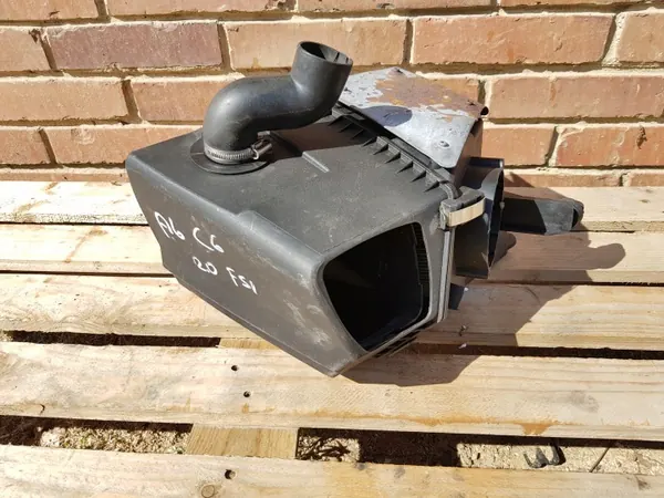Audi A6 C6 Ilmansuodatin Kotelo OEM 4F0133835M image 2