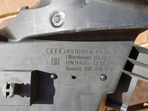 Audi A6 C6 Ilmansuodatin Kotelo OEM 4F0133835M image 3
