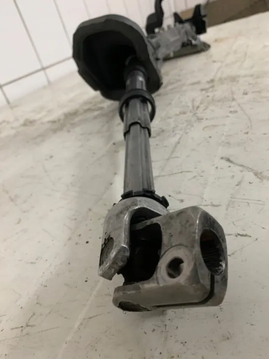 Croix de colonne de direction Alfa Romeo Giulia OEM 505469290 image 3