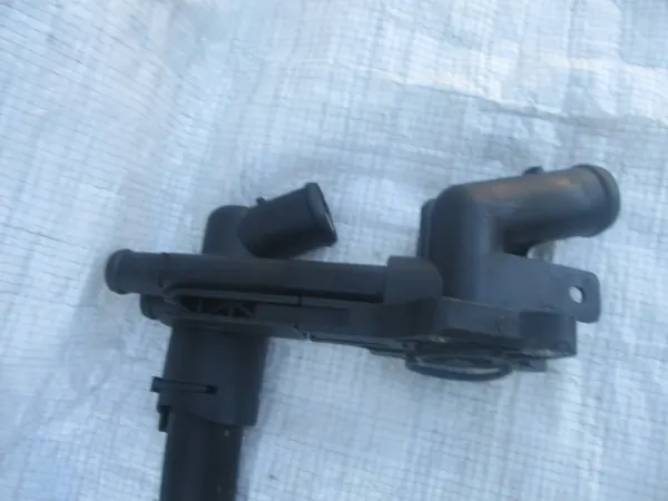 VW Audi Seat Skoda 1.2 TSI Carcasa de Termostato Tubo de Agua image 3