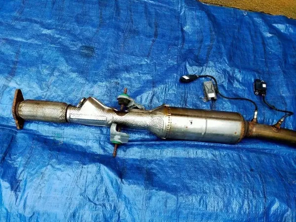 Filtro DPF Ford Ranger OEM 310126173915 Usado image 9