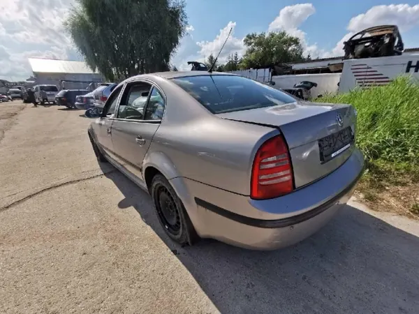 Pompe à huile OEM 03G103537B Skoda Superb 2.0L image 9