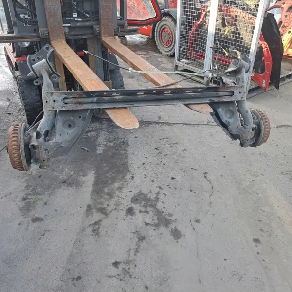 OEM 7113320 Poutre Suspension Arrière Renault Clio IV image 4