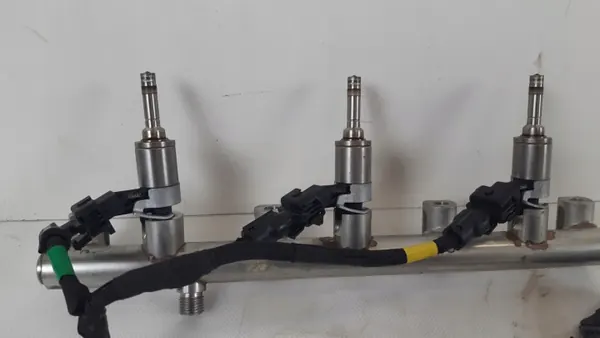 Maserati Ghibli 3.0 V6 SQ4 14- Ruiskutusputki OEM 296209 image 3
