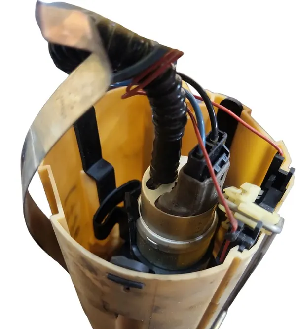 Volvo XC90 2003 Hochdruckkraftstoffpumpe OEM 30645978 image 3